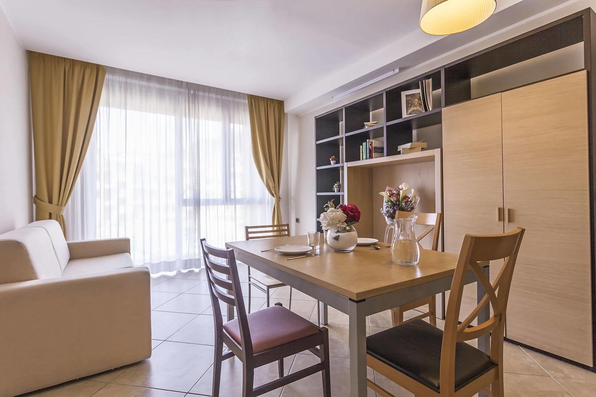 Aparthotel Anghel Siena Bagian luar foto