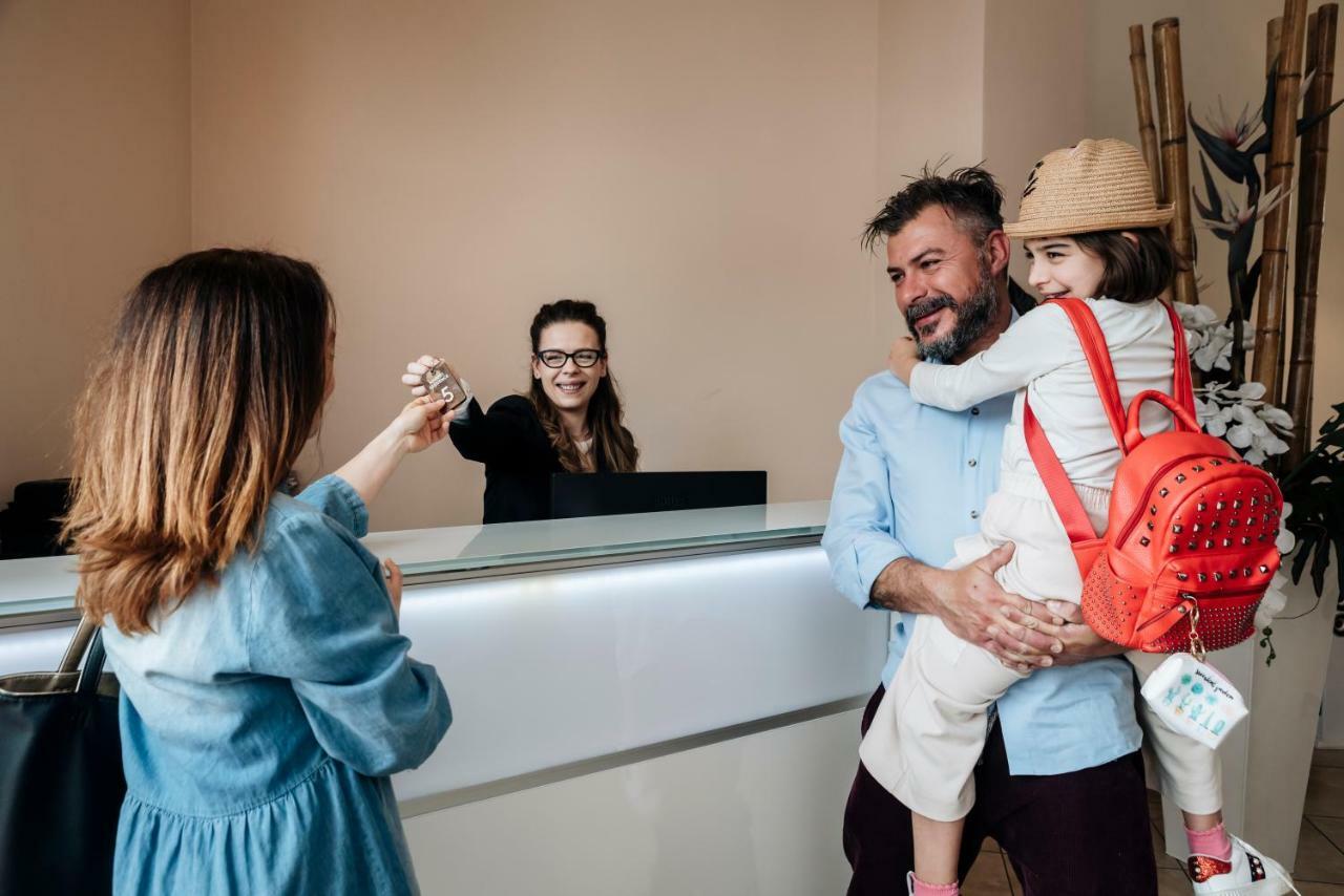 Aparthotel Anghel Siena Bagian luar foto